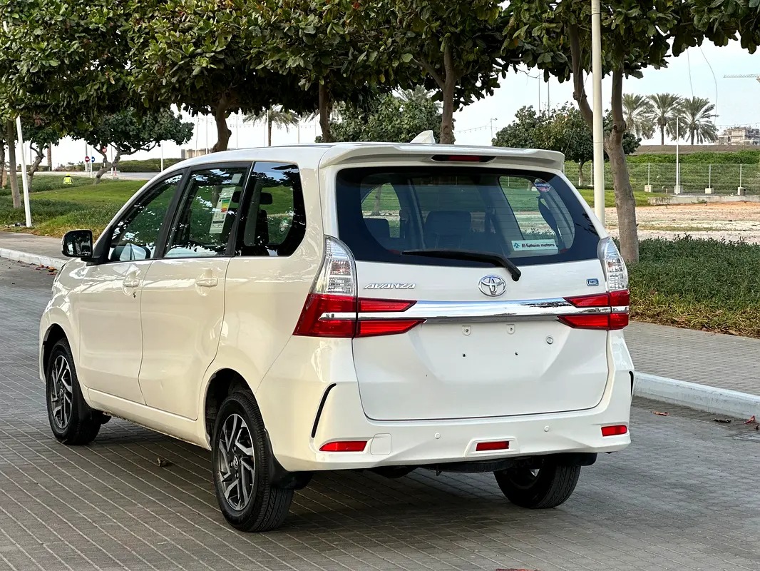 Toyota Avanza 8
