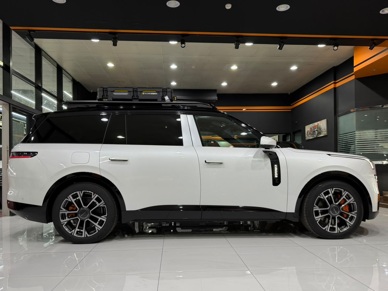 Lynk & Co 900 6