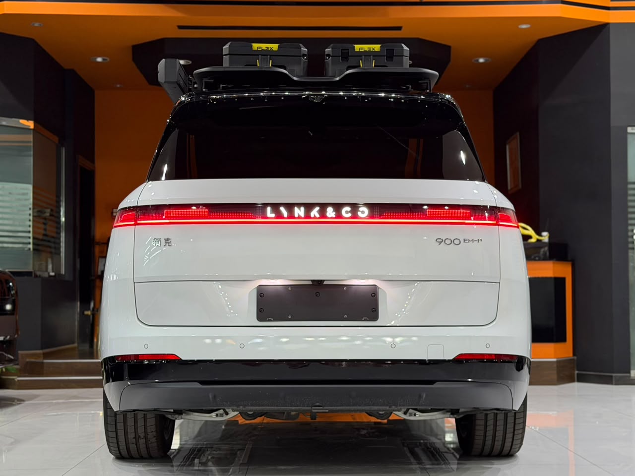 Lynk & Co 900 7