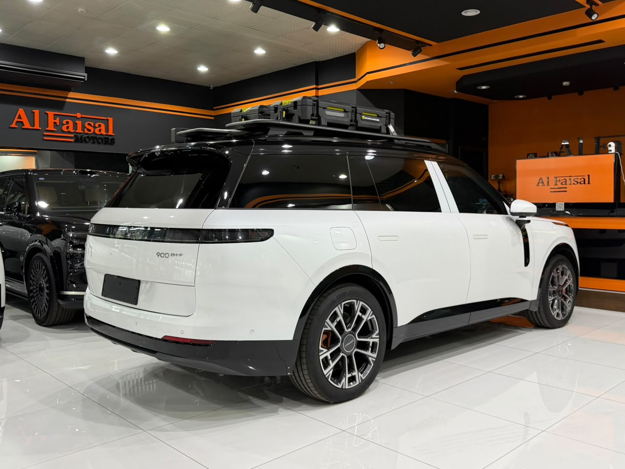 Lynk & Co 900 8