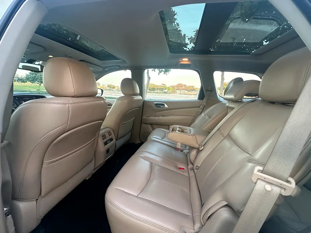 Nissan Pathfinder SV 10