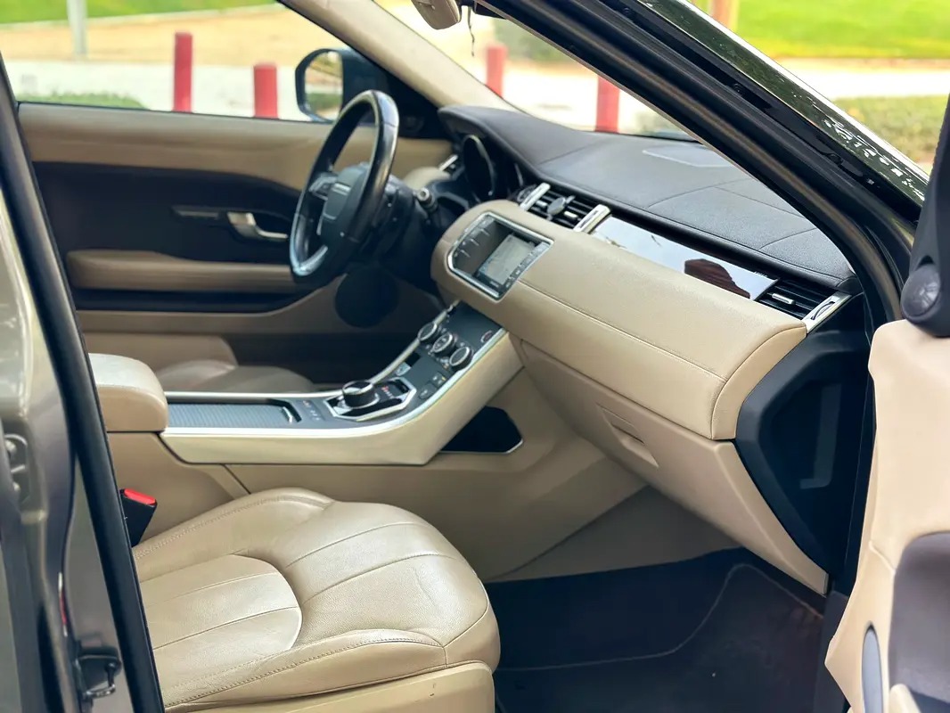 Range Rover Evoque Si4 Black Pack 5